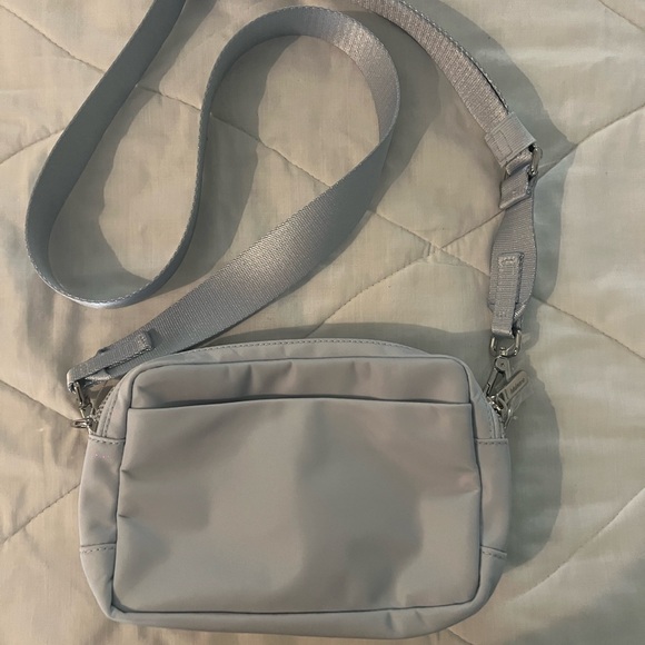 Lululemon Athletica Blue Crossbody Bag with Modern Design - Picture 3 of 3